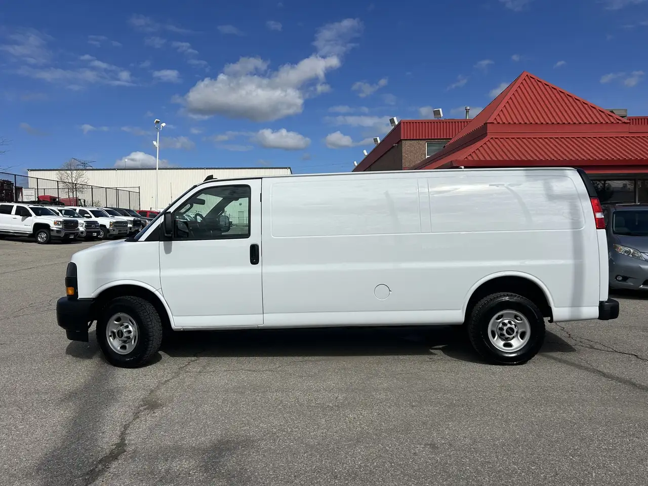 GMC Savana снимка GMC Savana