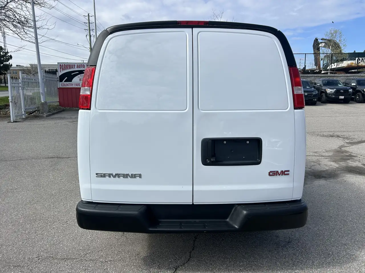 GMC Savana снимка GMC Savana