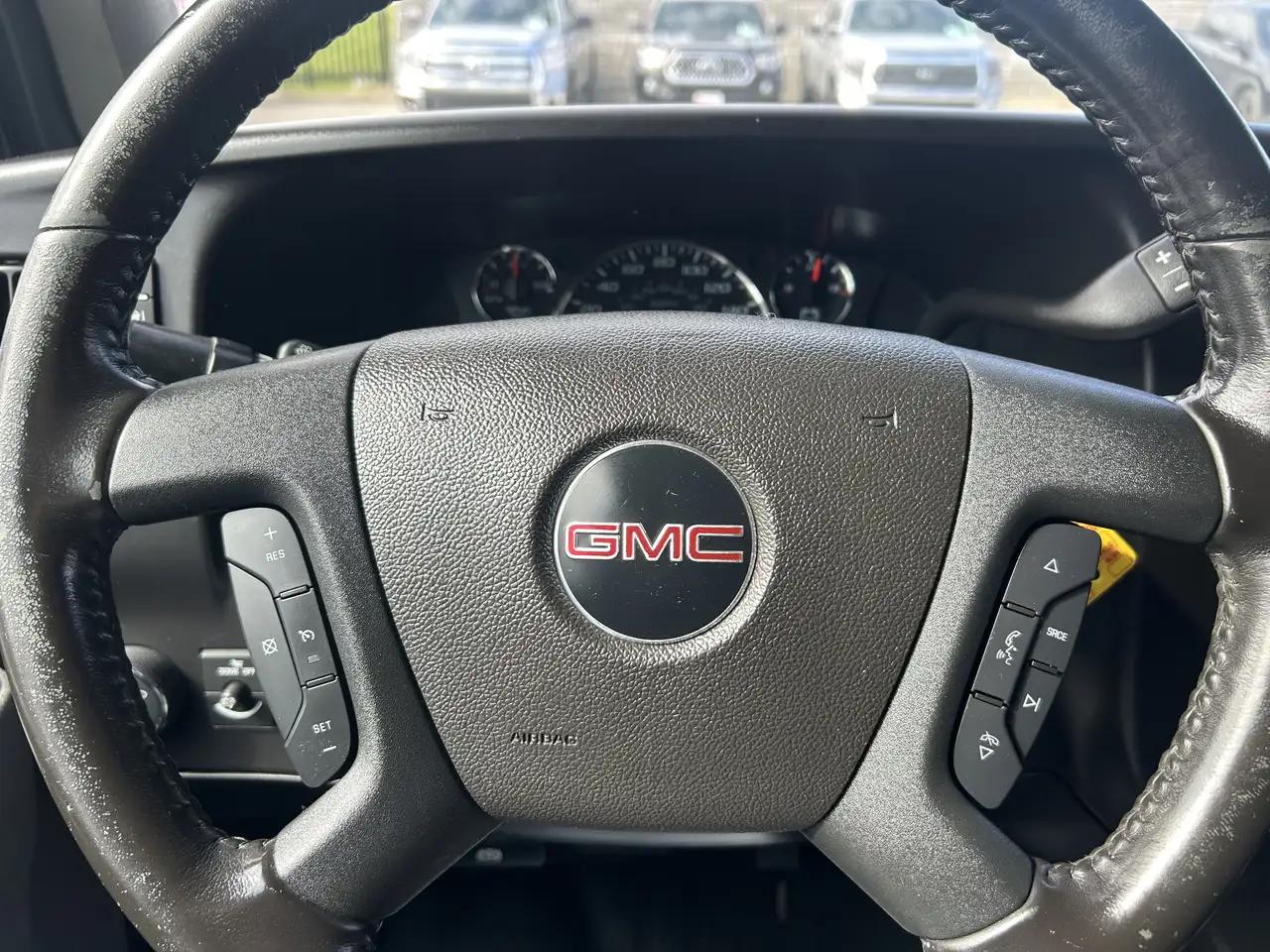 GMC Savana снимка GMC Savana