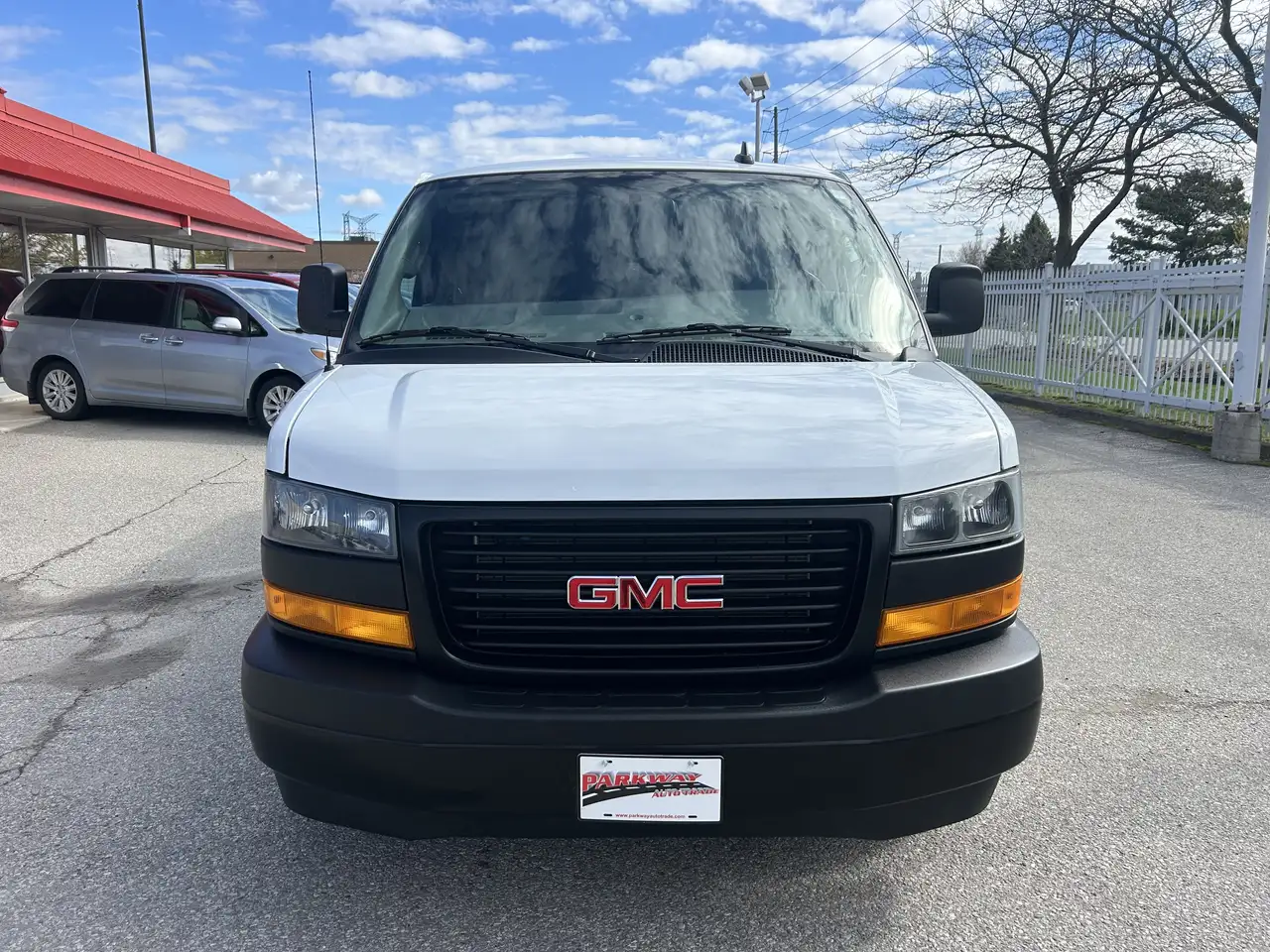 GMC Savana снимка GMC Savana