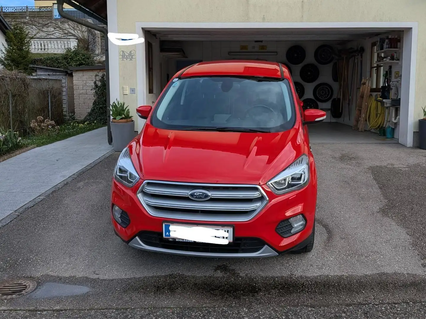 Ford Kuga Kuga 1,5 TDCi Titanium Start/Stop Powershift Aut. Titanium Rot - 1