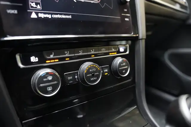 Volkswagen Golf view 18