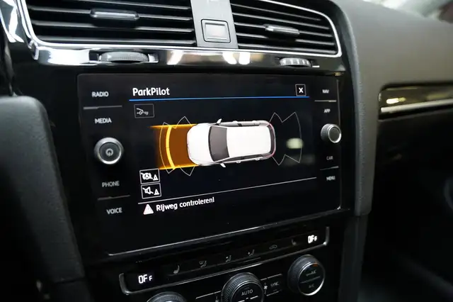 Volkswagen Golf view 28