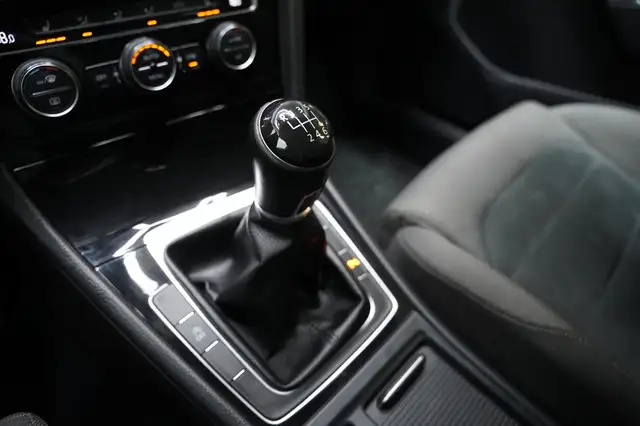 Volkswagen Golf view 14