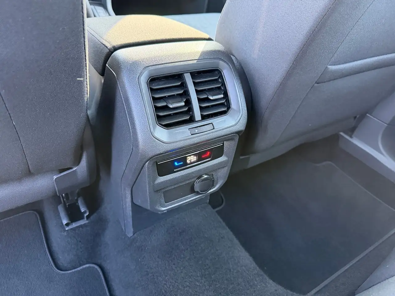 Volkswagen Tiguan 1.5 TSI LIFE +LED +ACC +NAVI +SHZ +17" +APP-CONN 16