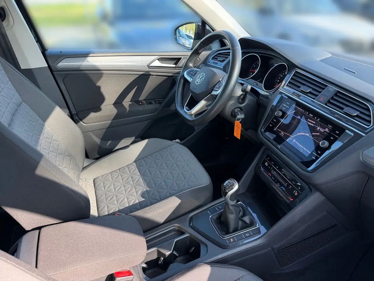 Volkswagen Tiguan 1.5 TSI LIFE +LED +ACC +NAVI +SHZ +17" +APP-CONN 8