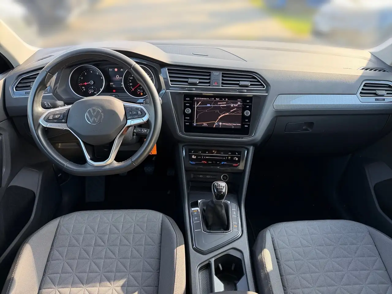 Volkswagen Tiguan 1.5 TSI LIFE +LED +ACC +NAVI +SHZ +17" +APP-CONN 10