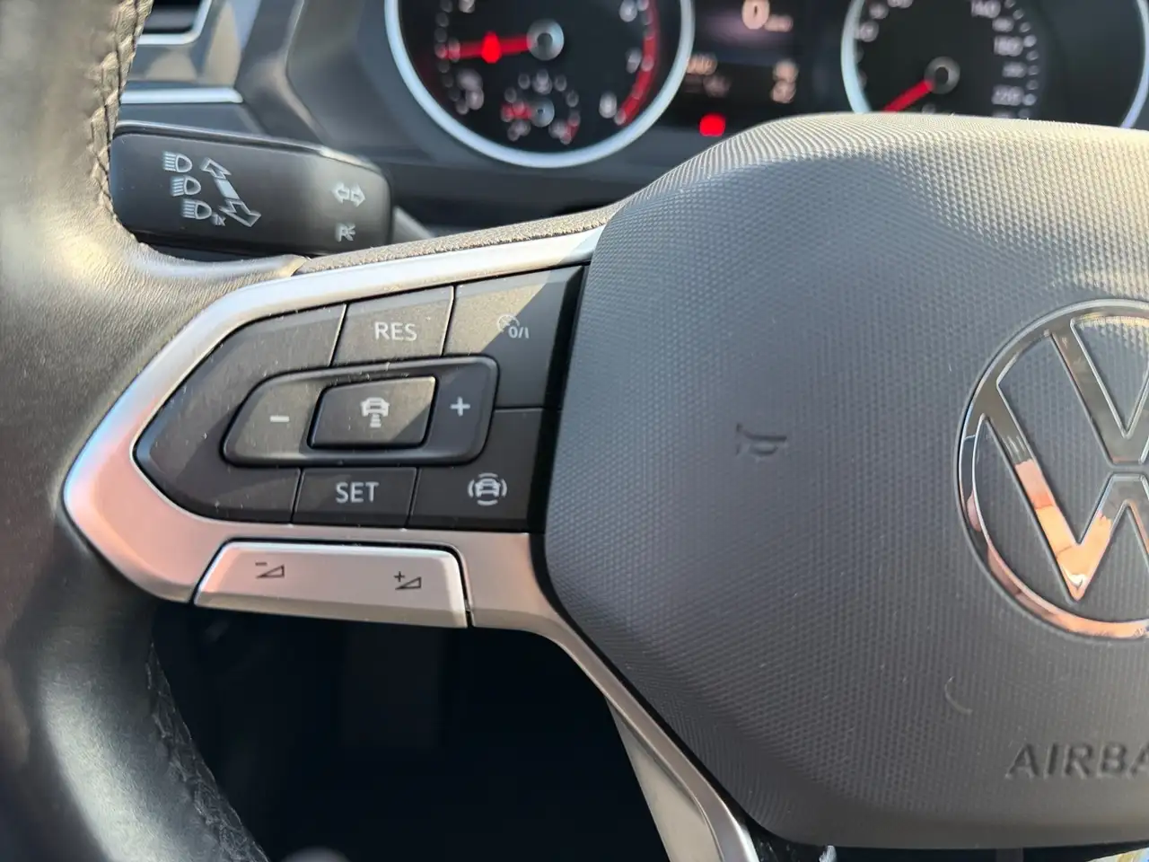 Volkswagen Tiguan 1.5 TSI LIFE +LED +ACC +NAVI +SHZ +17" +APP-CONN 18