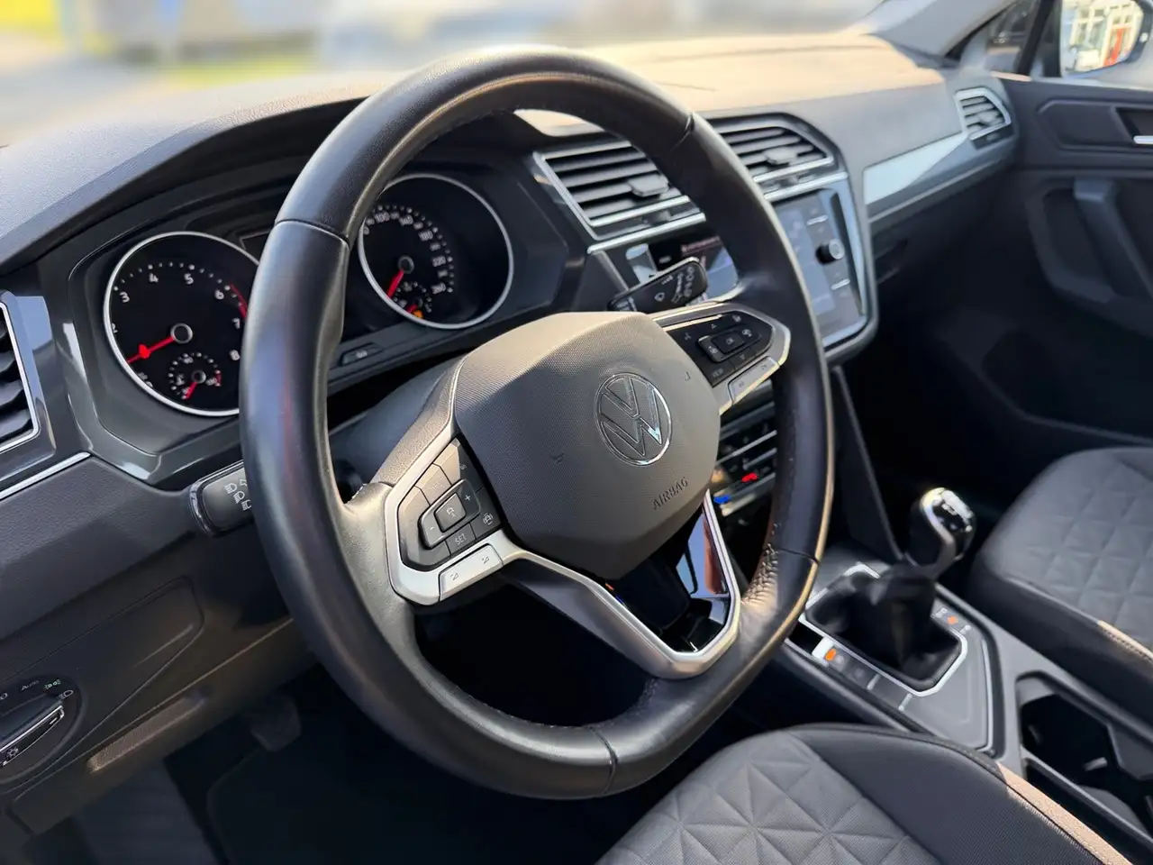 Volkswagen Tiguan 1.5 TSI LIFE +LED +ACC +NAVI +SHZ +17" +APP-CONN 9