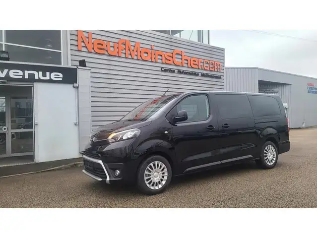 Toyota Long Dynamic 177cv 2.0 D-4D BVA 8places TVA RECUPERABLE PAS DE MALUS