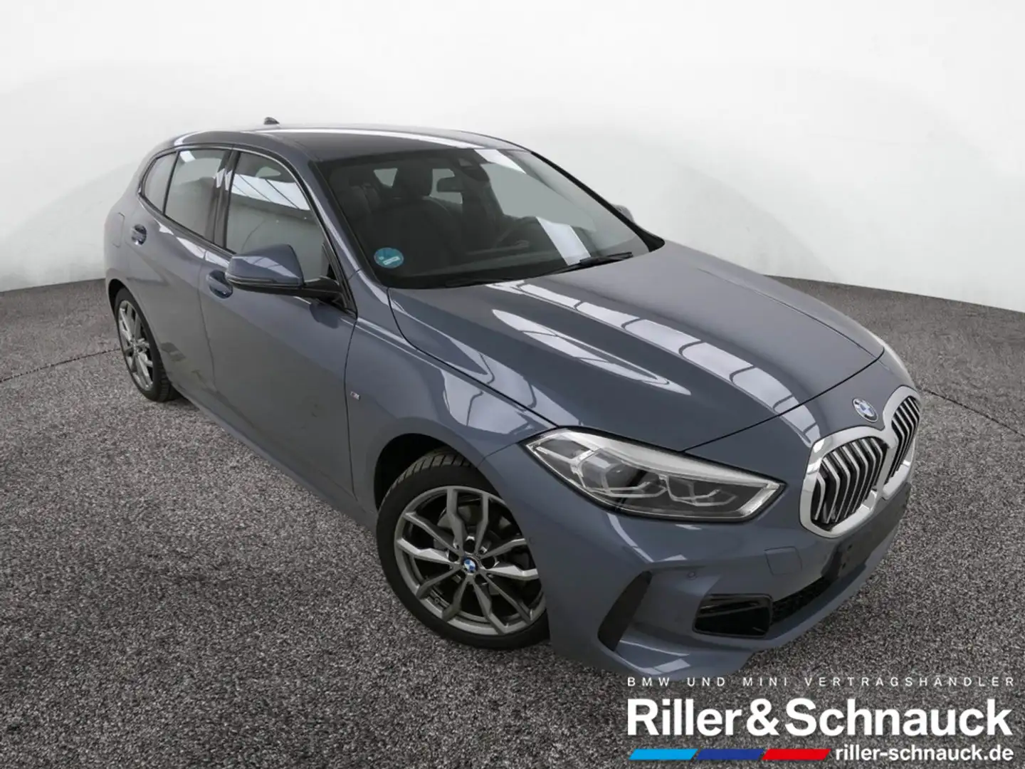 BMW 118 i M Sport LED+NAVI+KAM+SHZG Grau - 2
