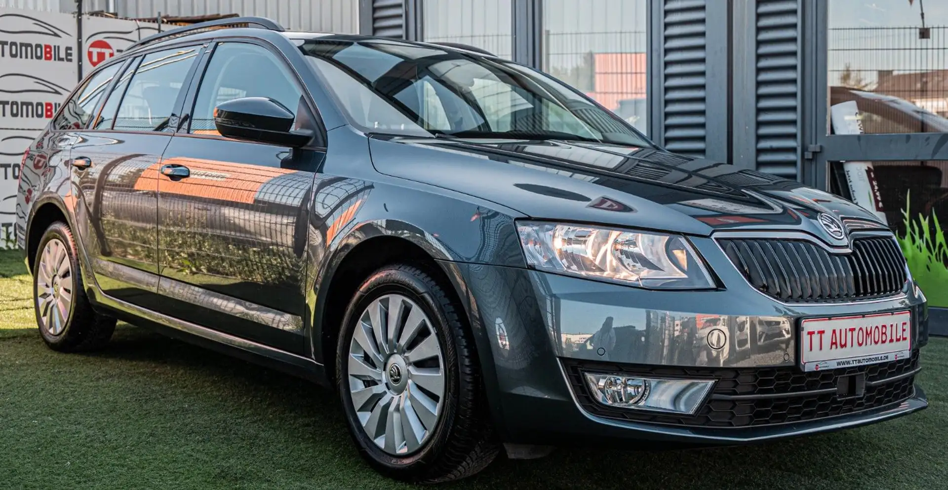 Skoda Octavia Combi Ambition 1.0 TSI |AUTOMATIK Grau - 1