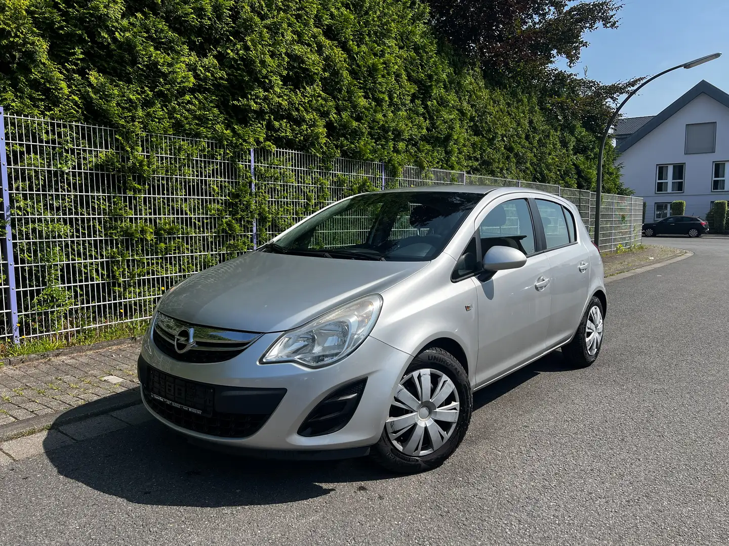 Opel Corsa 1.2 16V  Satellite 1.2 TEMPO/KLIMA/SERVO/FUNK/MFL Zilver - 1