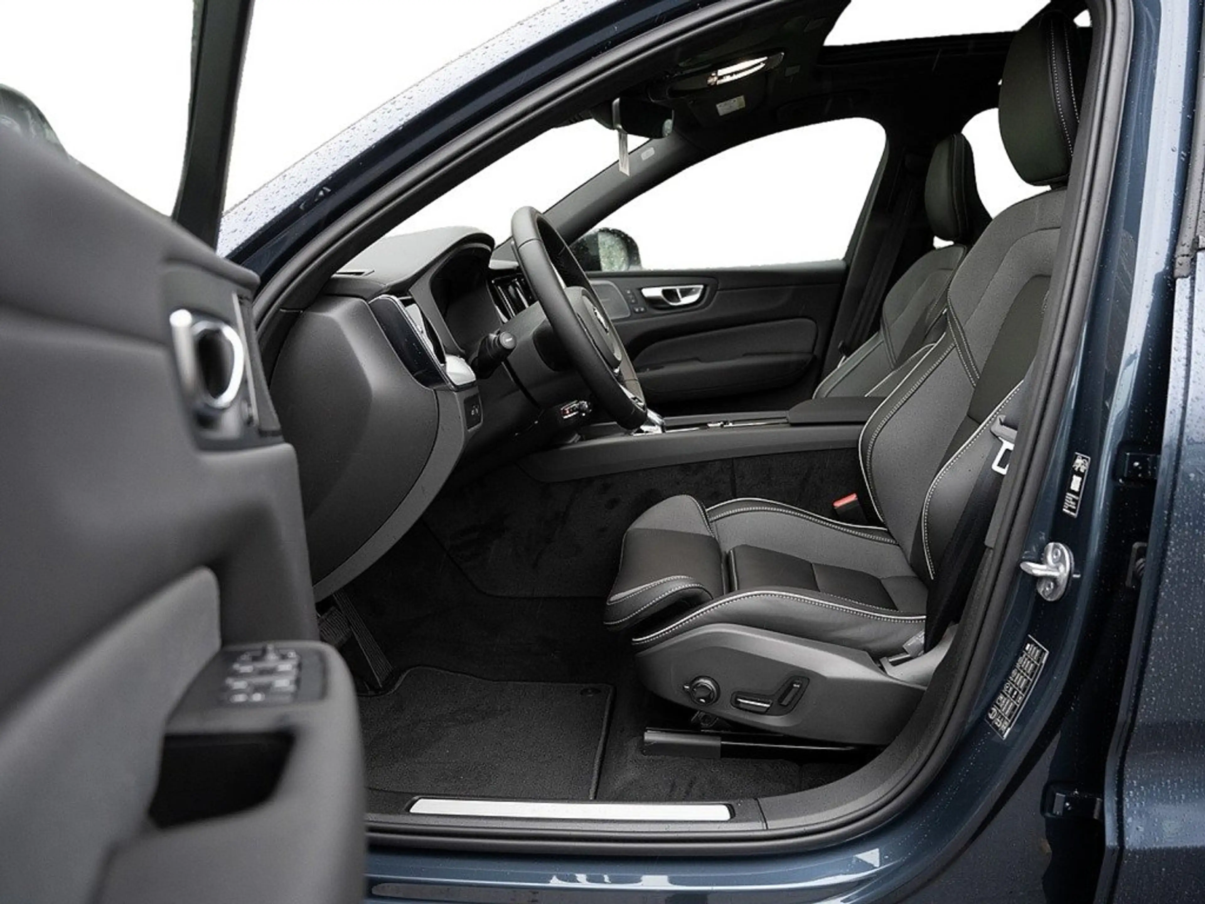 Volvo XC60 T8 Ultra Black Edition Recharge AWD HUD — photo 7