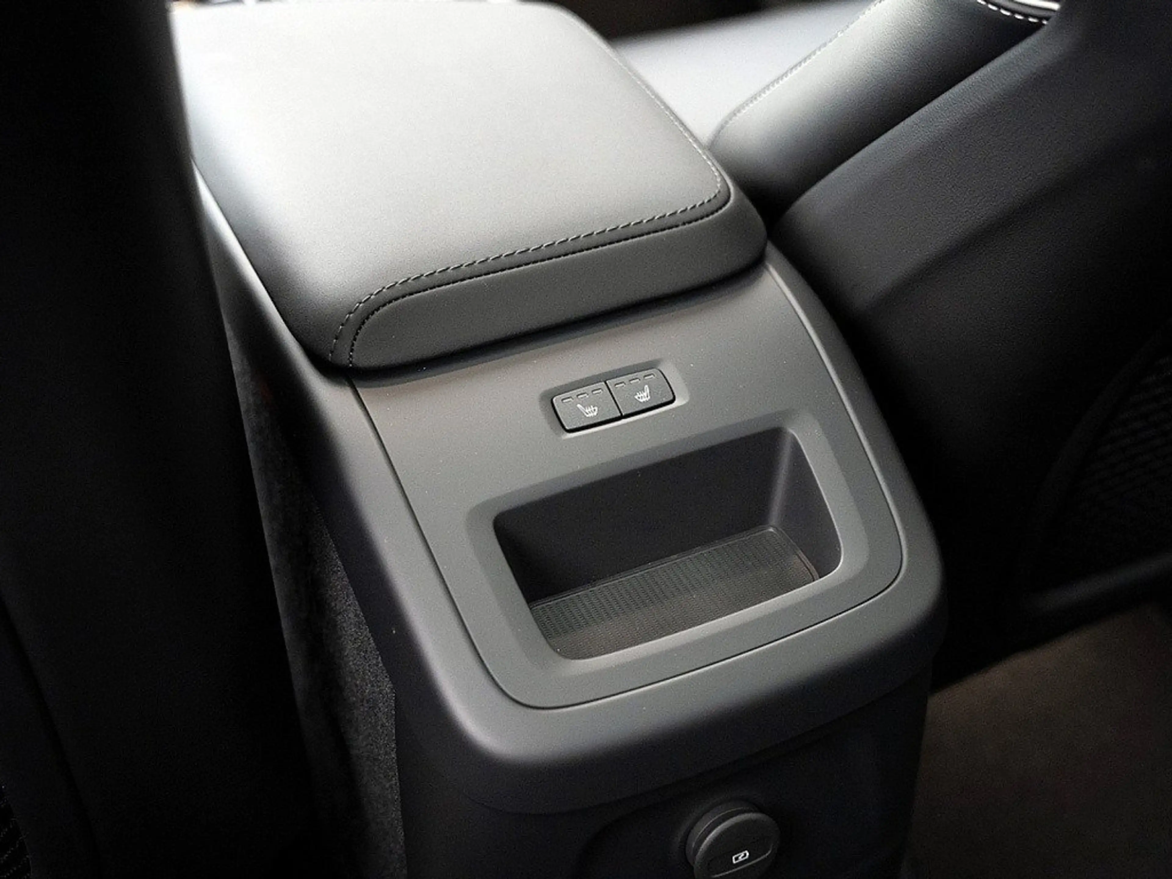 Volvo XC60 T8 Ultra Black Edition Recharge AWD HUD — photo 9