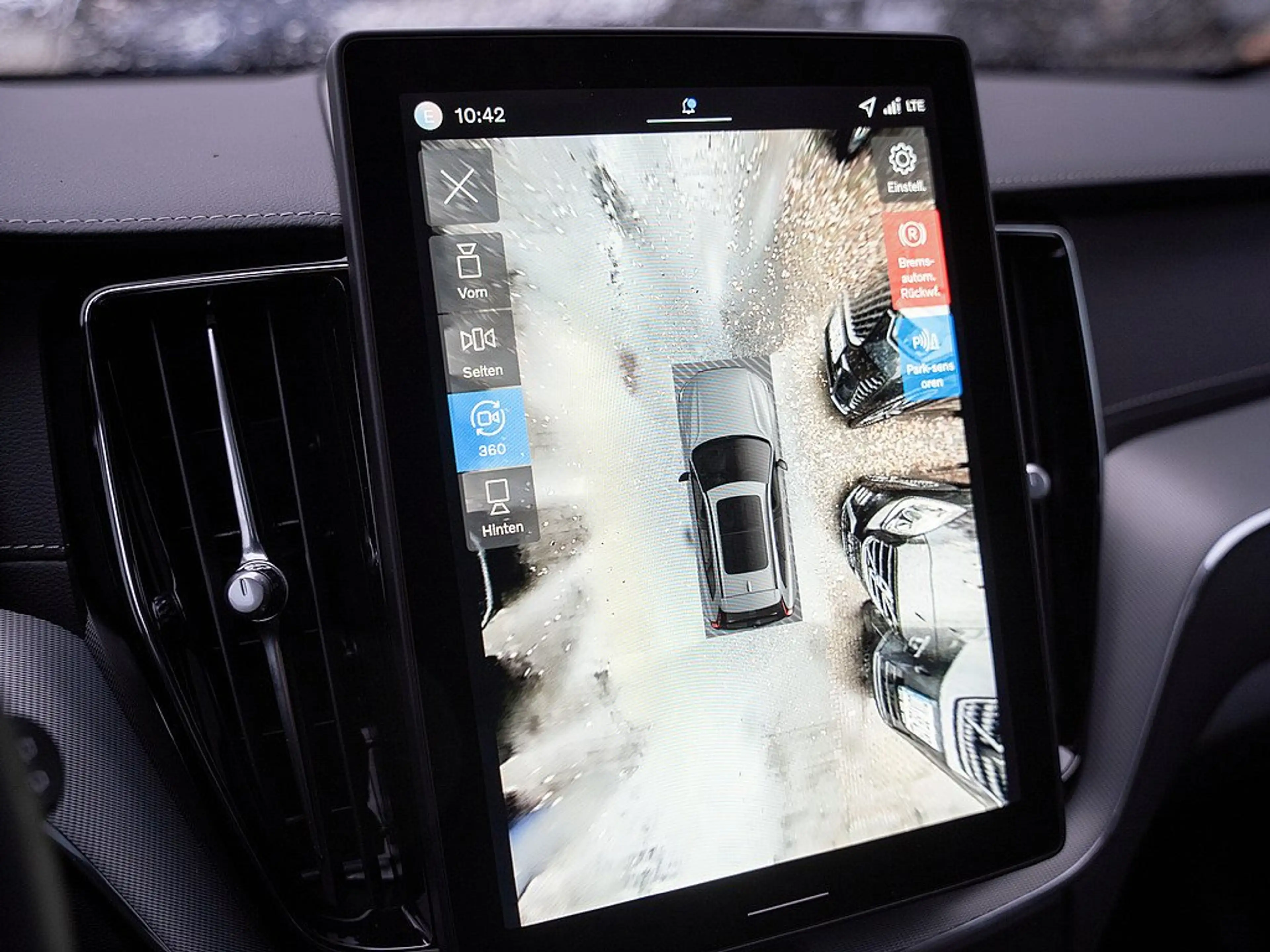 Volvo XC60 T8 Ultra Black Edition Recharge AWD HUD — photo 13