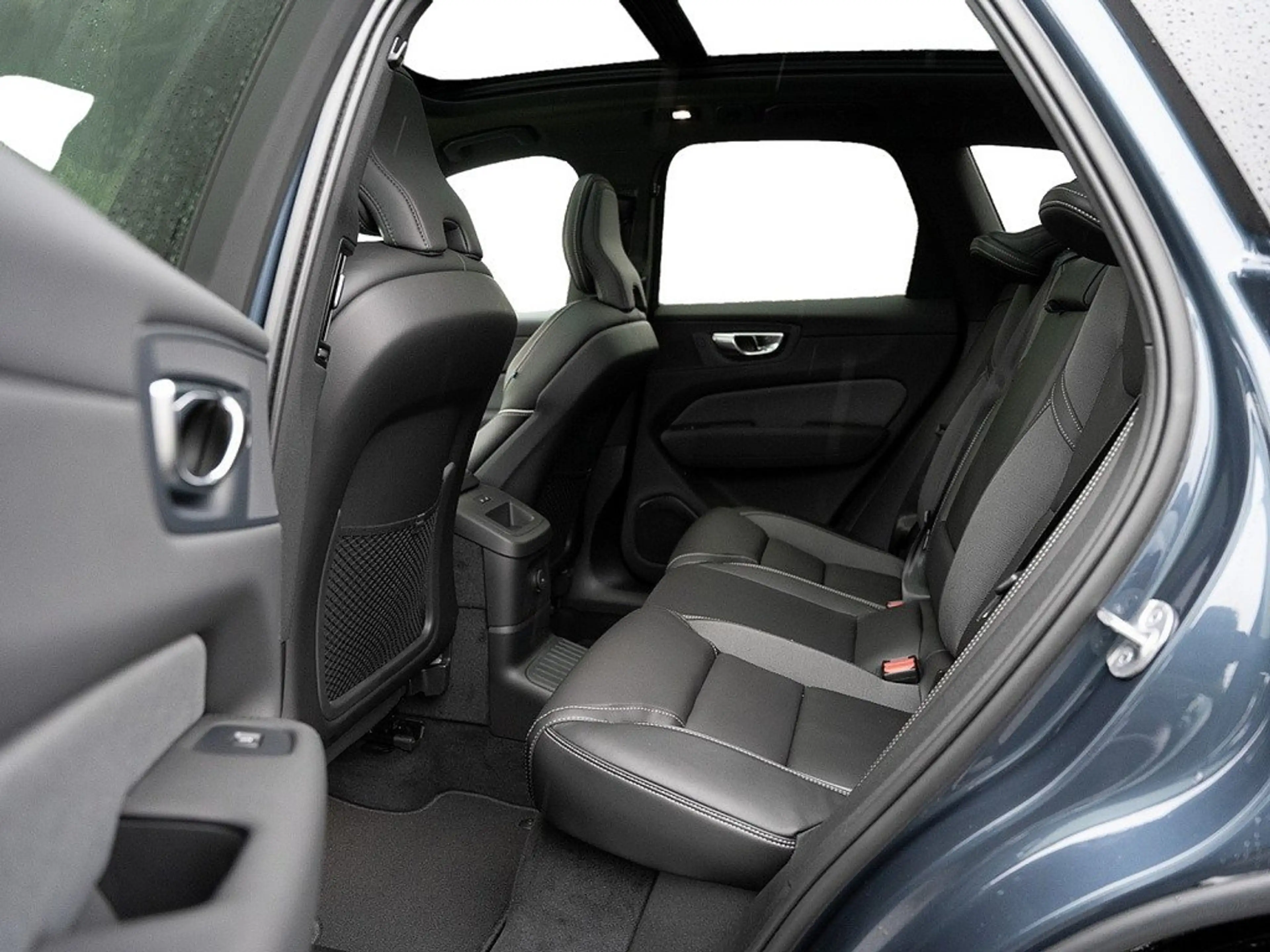 Volvo XC60 T8 Ultra Black Edition Recharge AWD HUD — photo 8