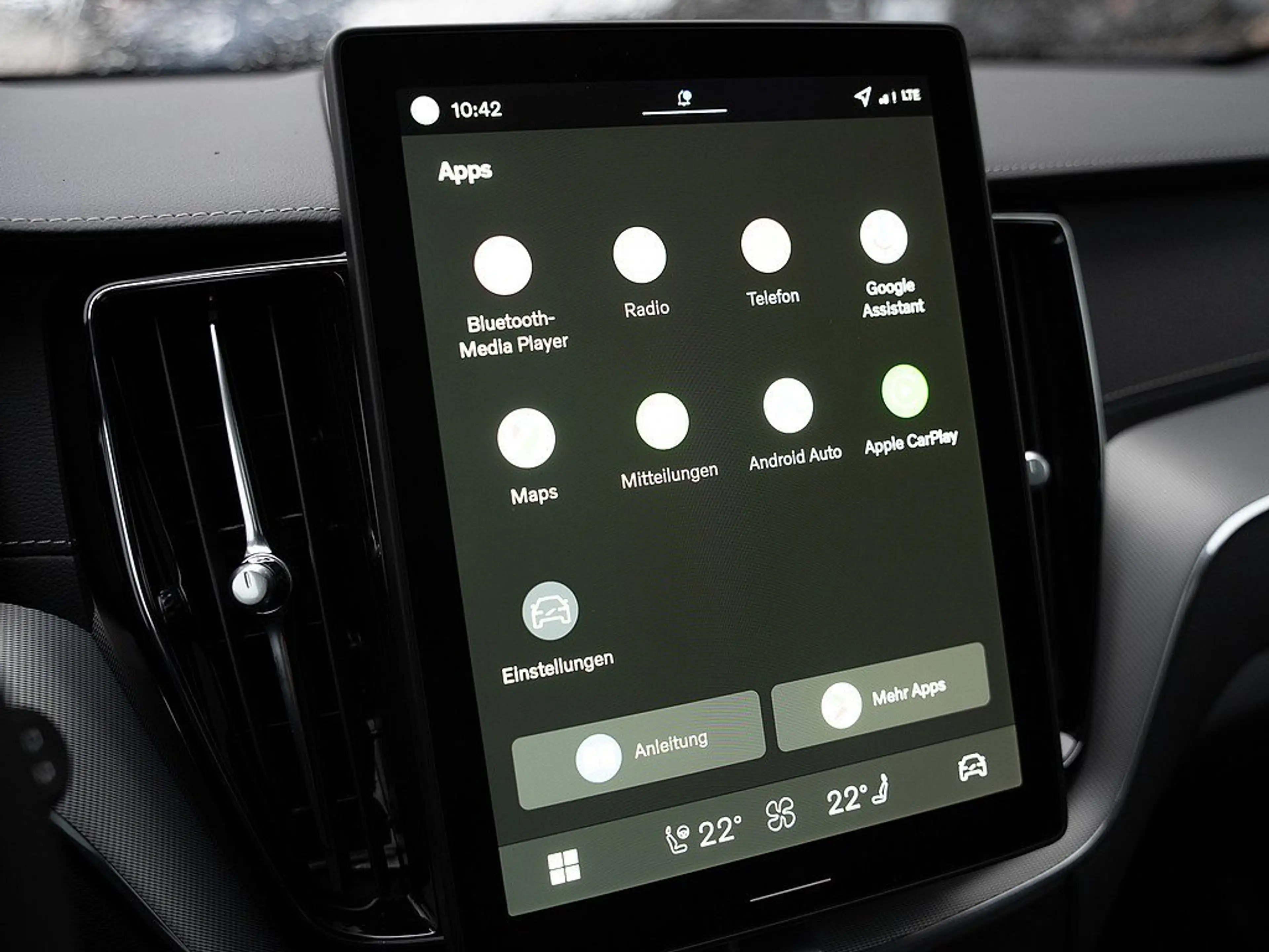 Volvo XC60 T8 Ultra Black Edition Recharge AWD HUD — photo 12