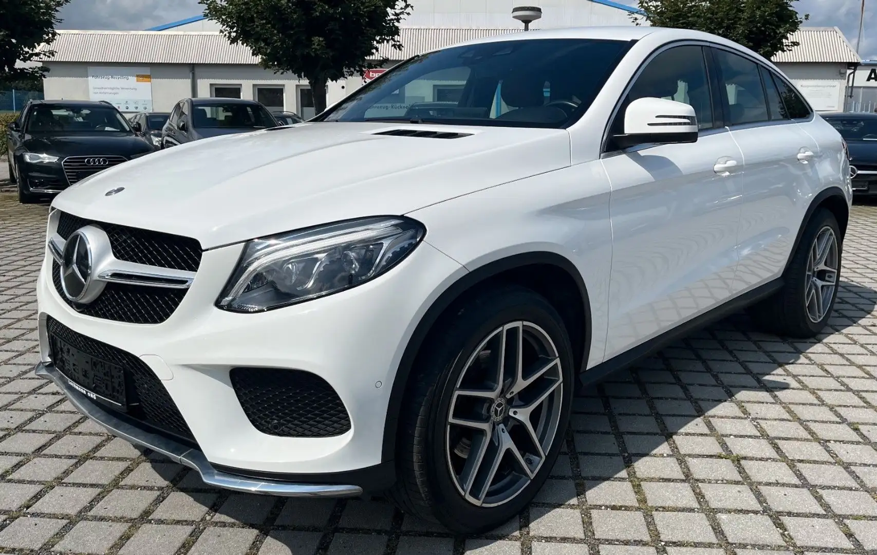 Mercedes-Benz GLE 350 d Coupé 4Matic AMG|ILS|AHK|360°|Distr. Weiß - 1