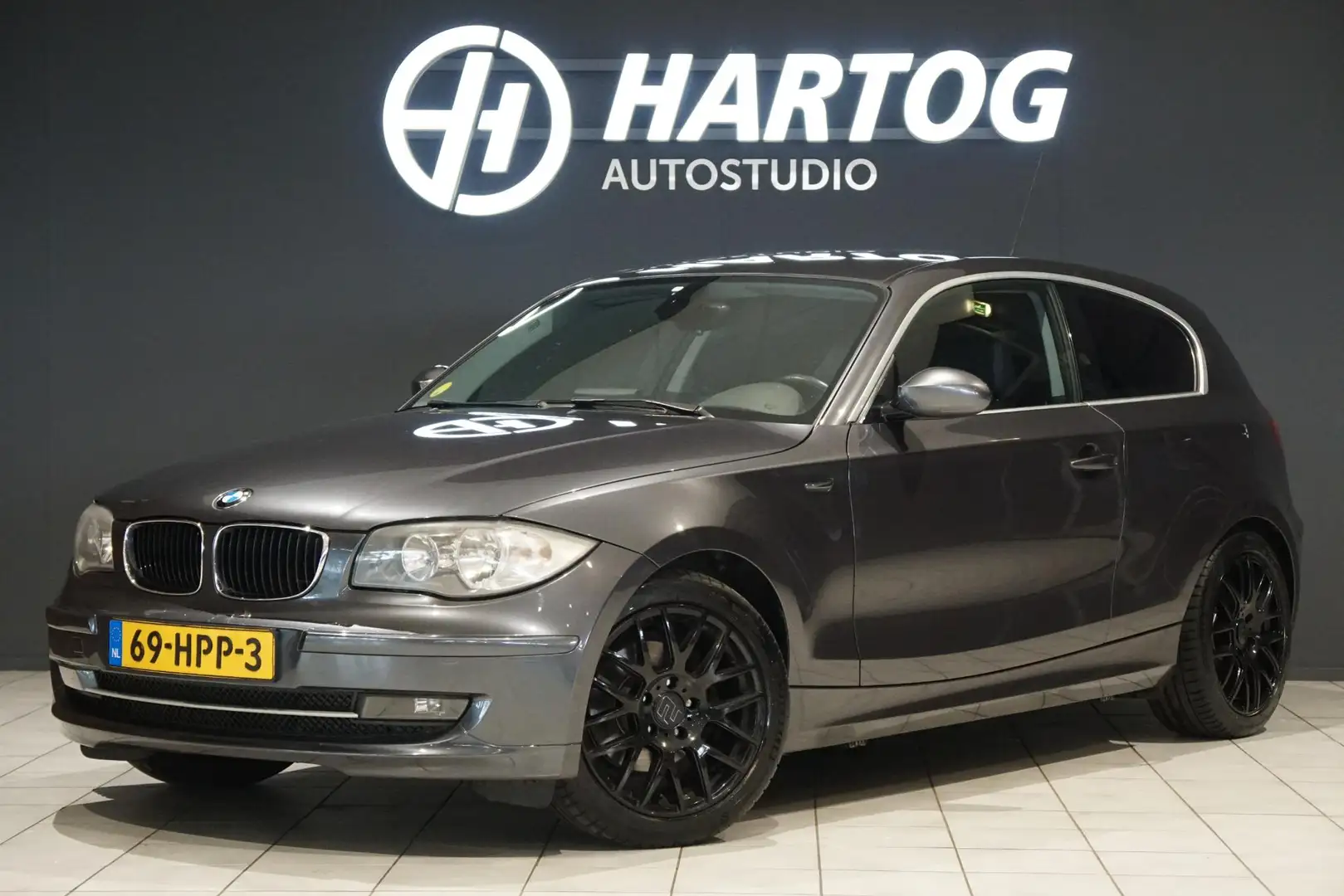 BMW 120 1-serie 120i Business Line 170PK + NAVI / TREKHAAK Grau - 1