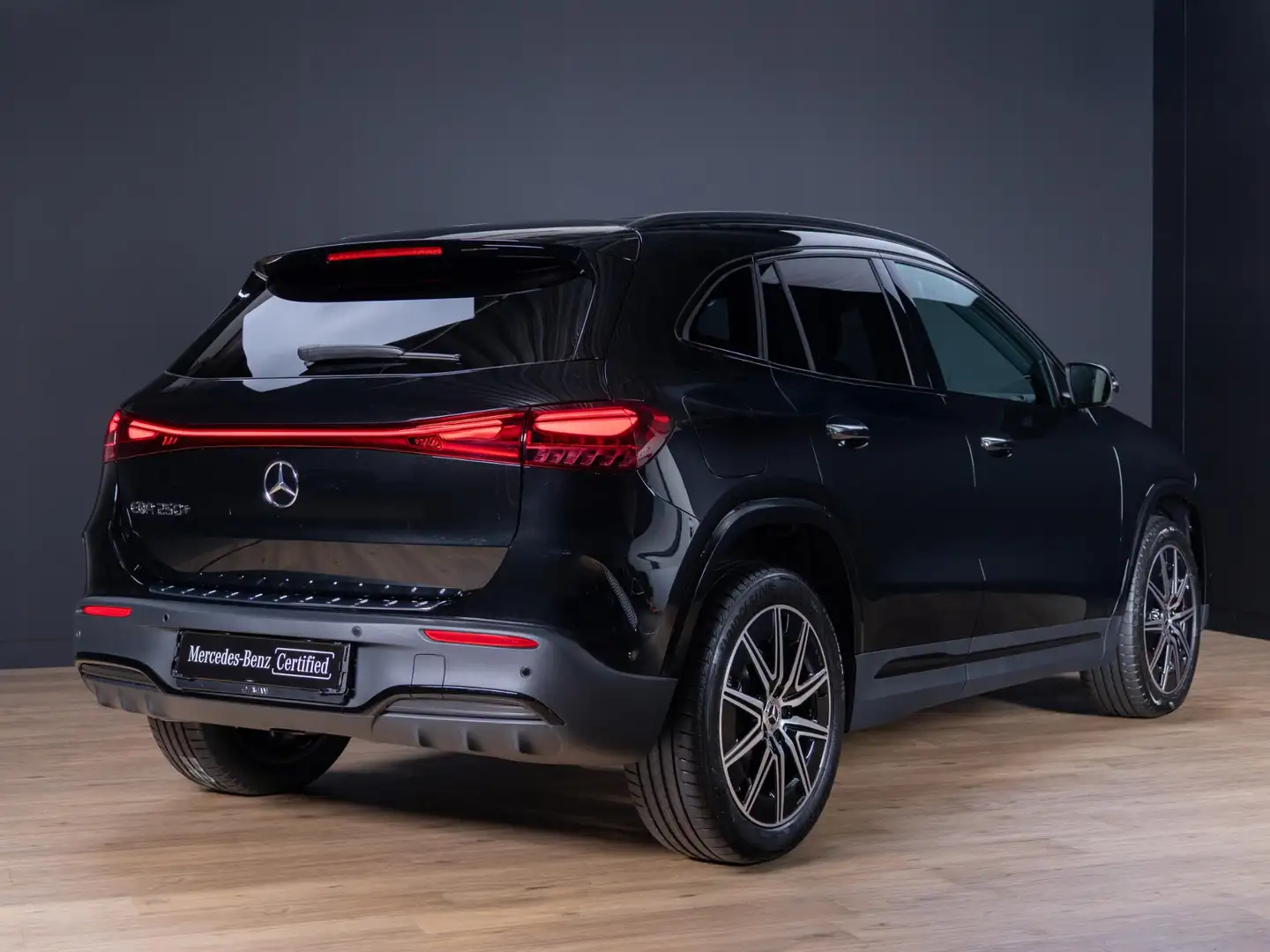 Mercedes-Benz EQA 250 250+ Business Solution AMG 71 kWh Panorama dak | T Zwart - 2