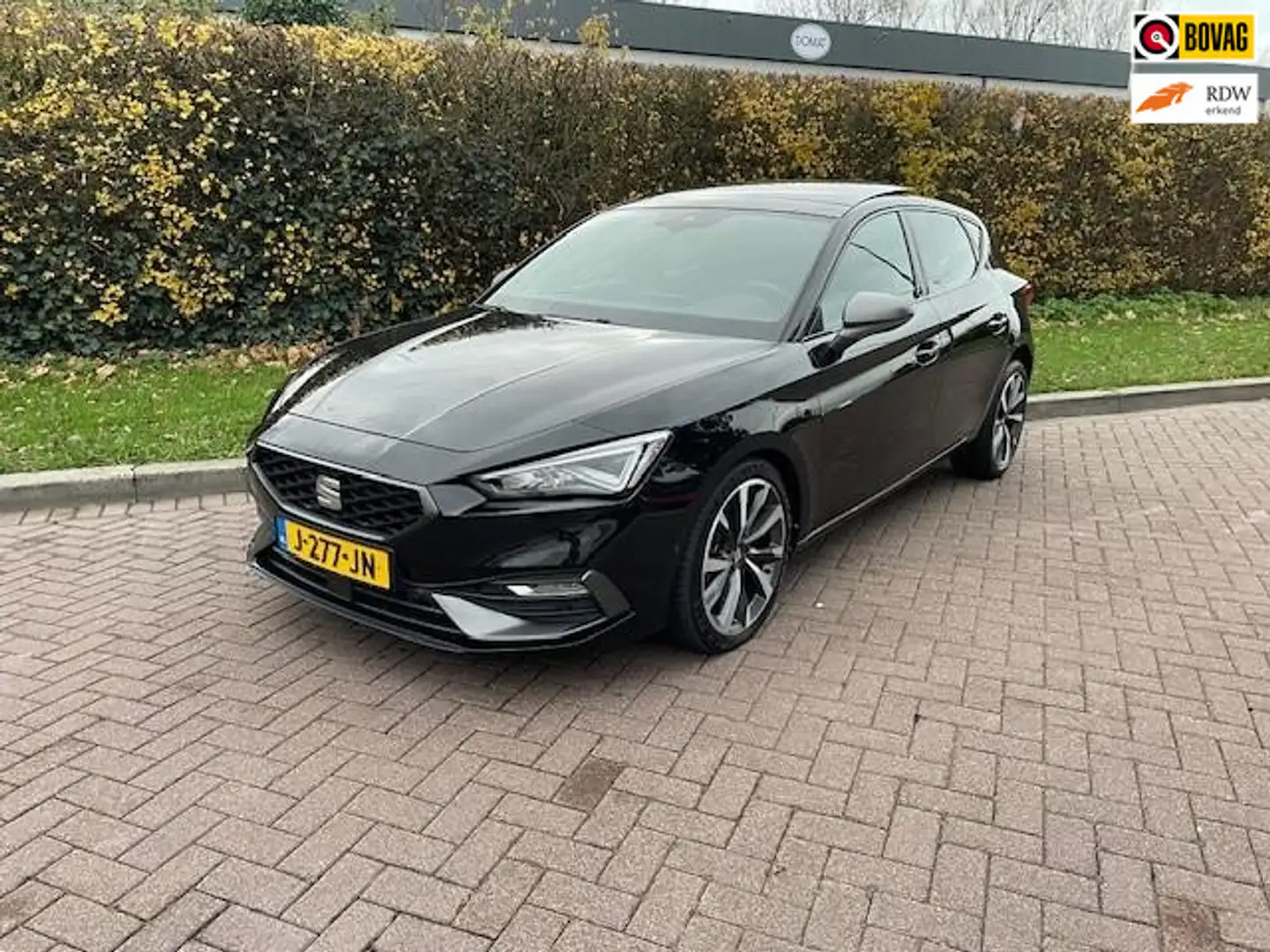 SEAT Leon 1.5 eTSI FR Launch Edition met Pano Noir - 1