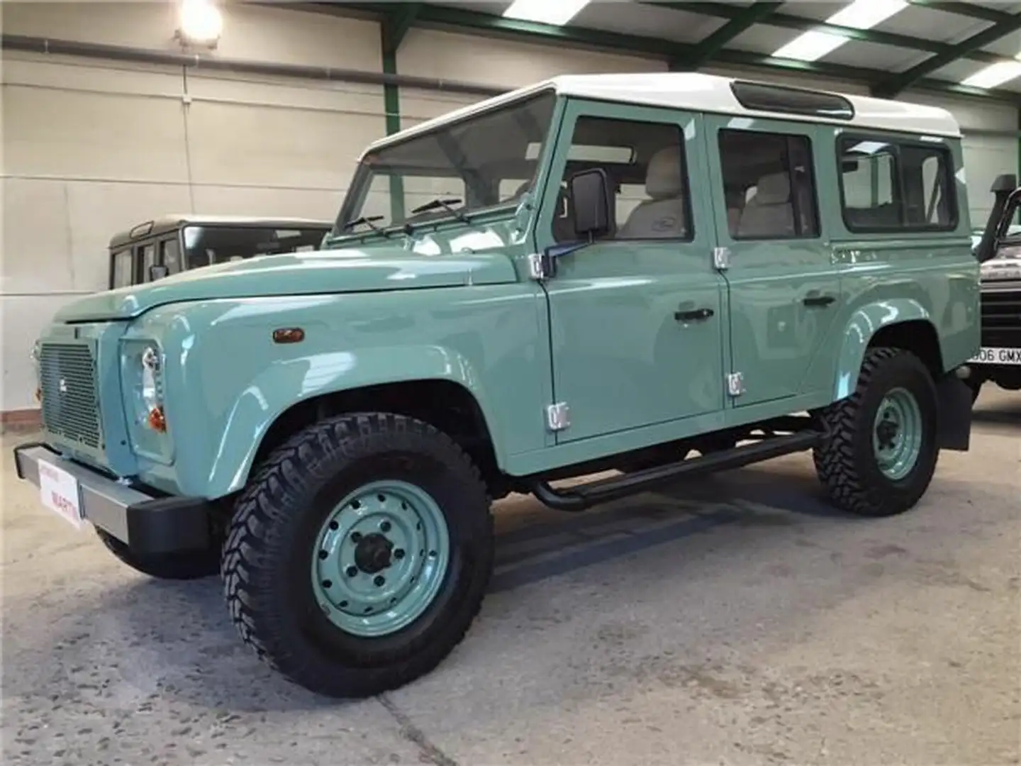 Land Rover Defender 110 SW SE Groen - 2