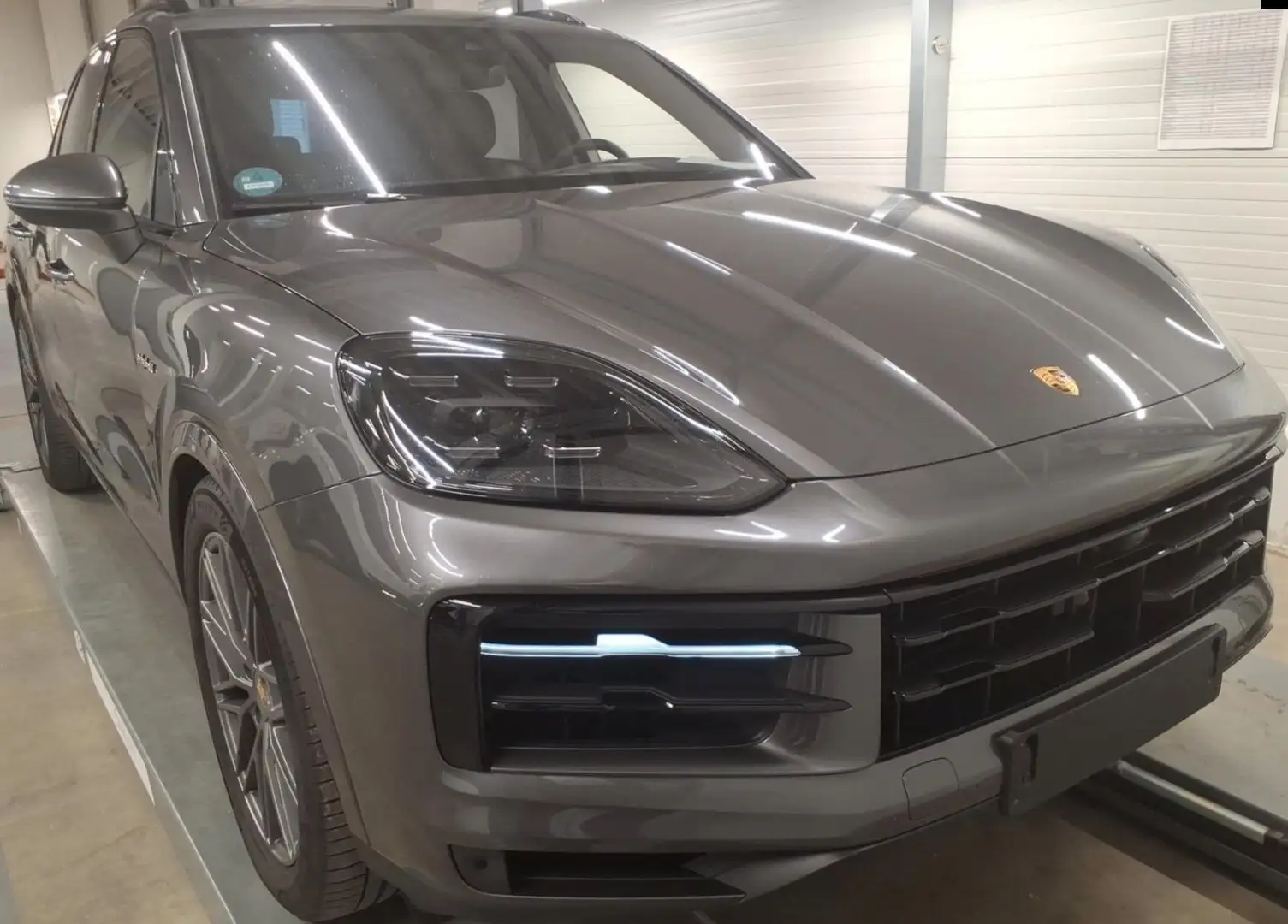 Porsche Cayenne E-Hybrid*Luft*AHK*Pano*HeadUp*INNO*MEGA Gris - 1