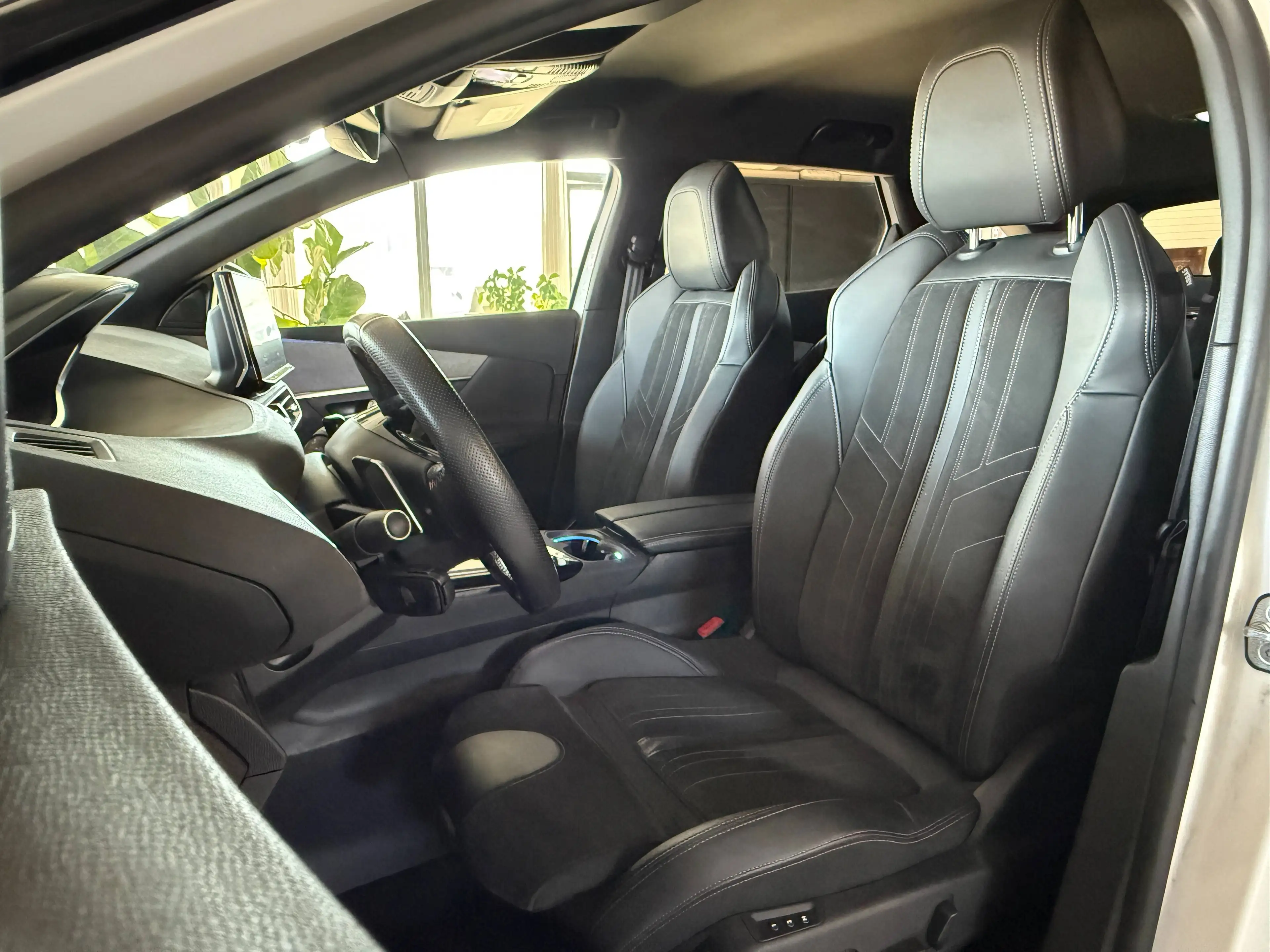 Peugeot 3008 Hybrid 225 GT-Line Memorie-Sitze+Virtual-Cockpit+Massage-Sitze+Standheizung+Navi+kamera+360° — photo 6
