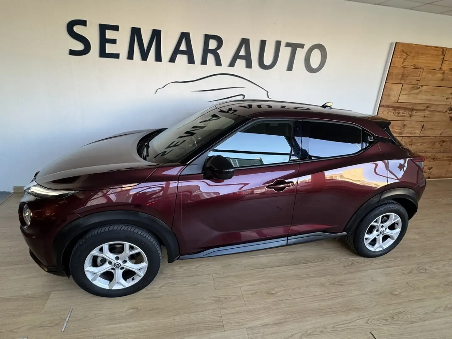 Nissan Juke 1.0 DIG-T N-Connecta 4x2 DCT 7 114 Burdeos - 1