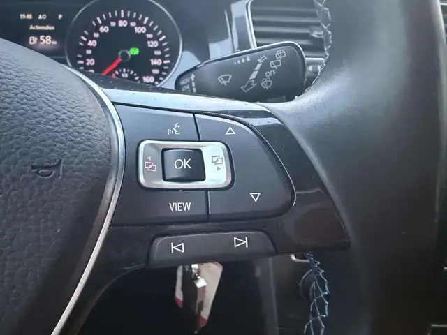 Volkswagen E-Golf view 22