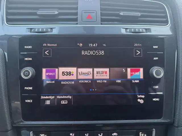 Volkswagen E-Golf view 16