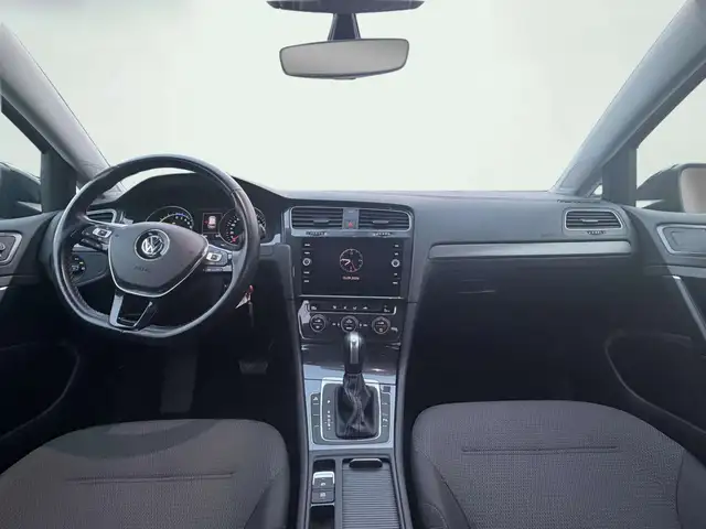 Volkswagen E-Golf view 7