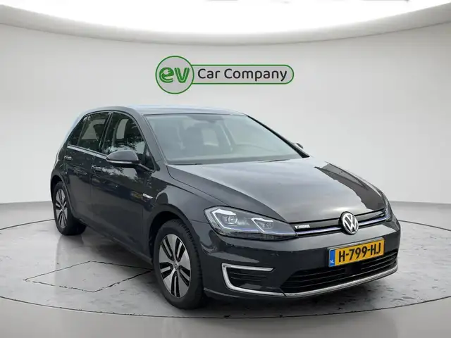 Volkswagen E-Golf view 2