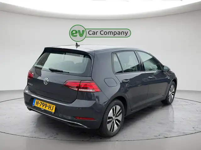 Volkswagen E-Golf view 4