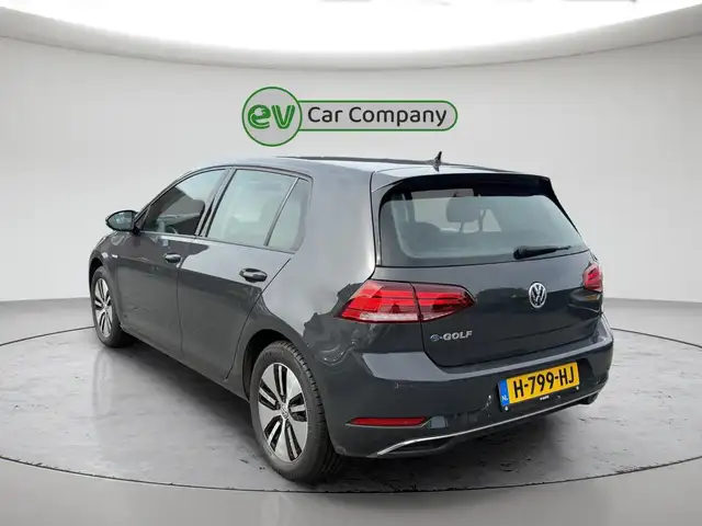 Volkswagen E-Golf view 10