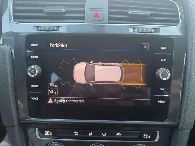 Volkswagen E-Golf view 15