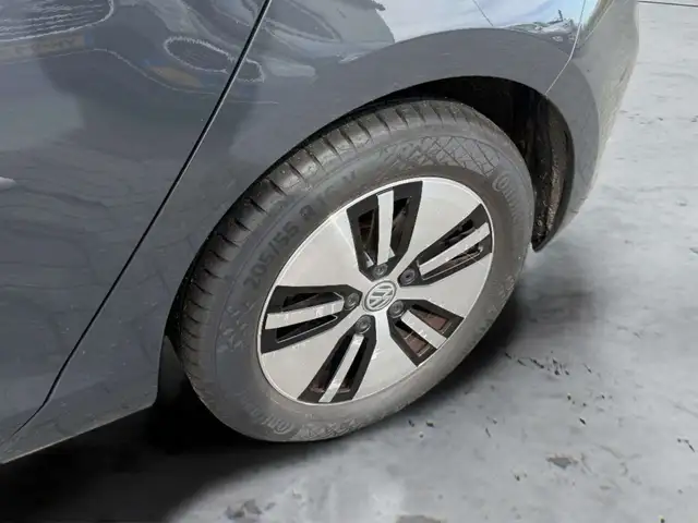 Volkswagen E-Golf view 23