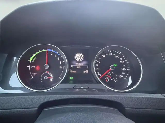 Volkswagen E-Golf view 19