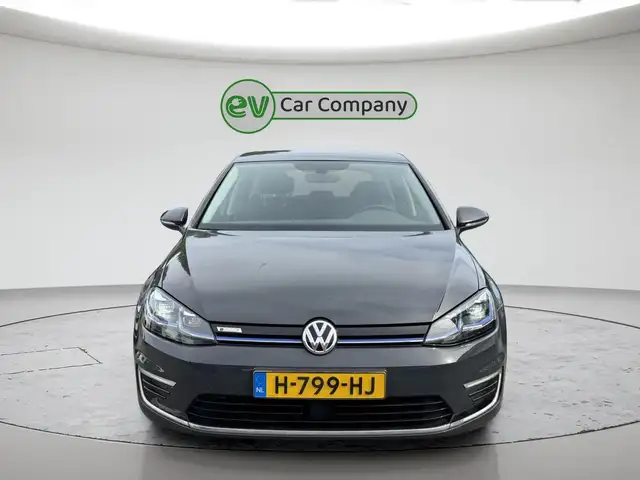 Volkswagen E-Golf view 3