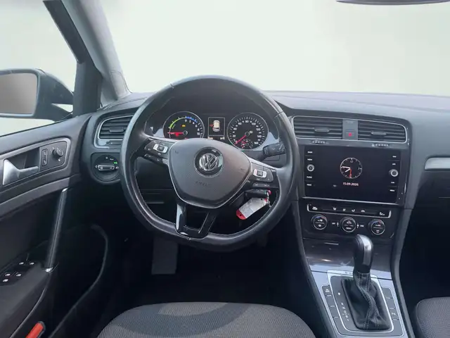 Volkswagen E-Golf view 6