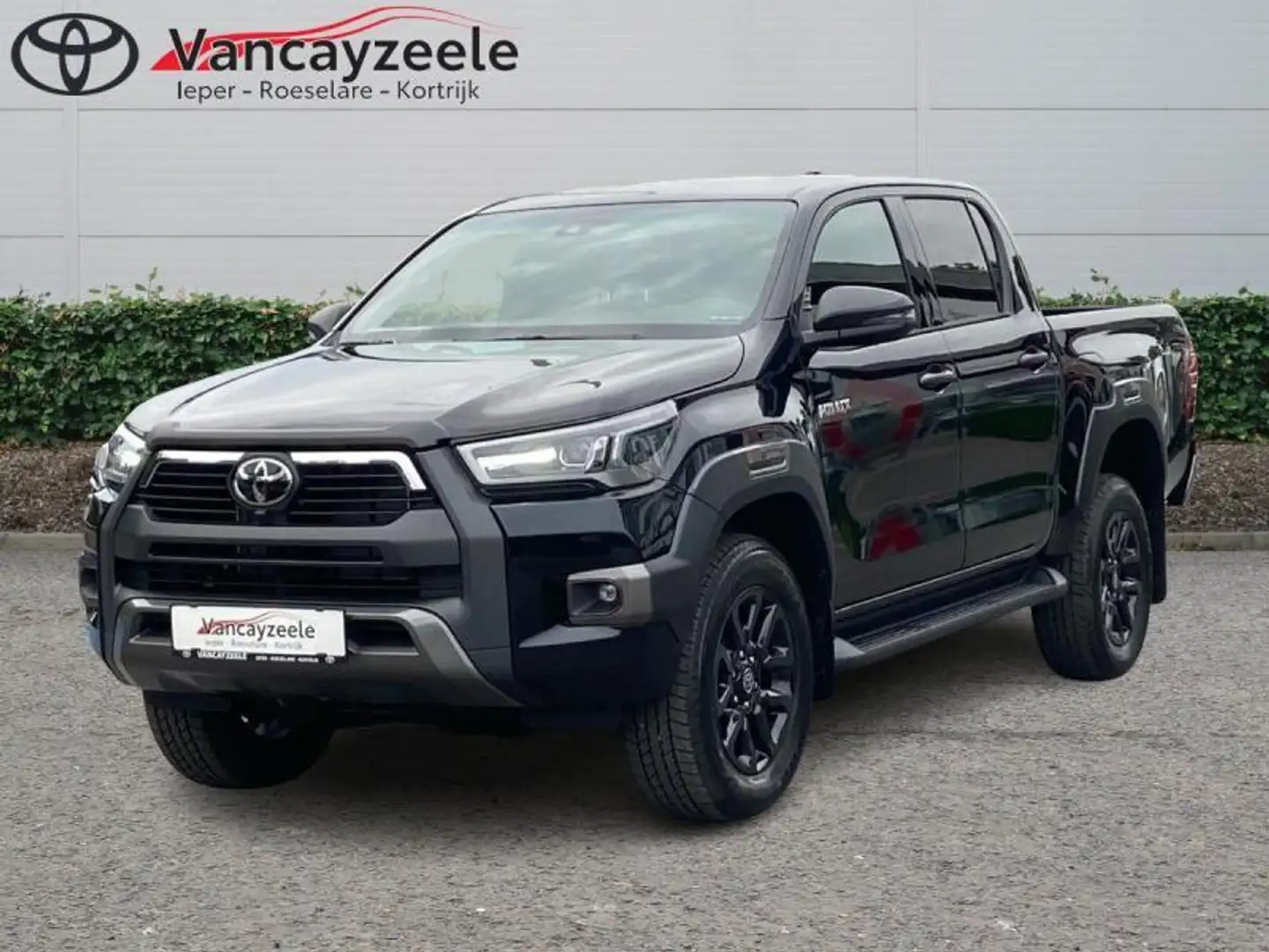 Toyota Hilux Invincible 47727 + BTW Zwart - 1