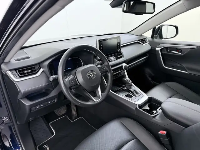 Toyota RAV4 view 9