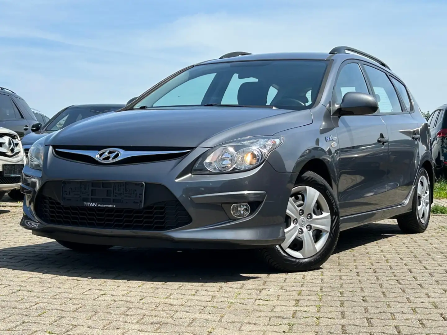 Hyundai i30 1.6 CRDi Edition 20 Radio-CD Klima TÜV Grau - 1