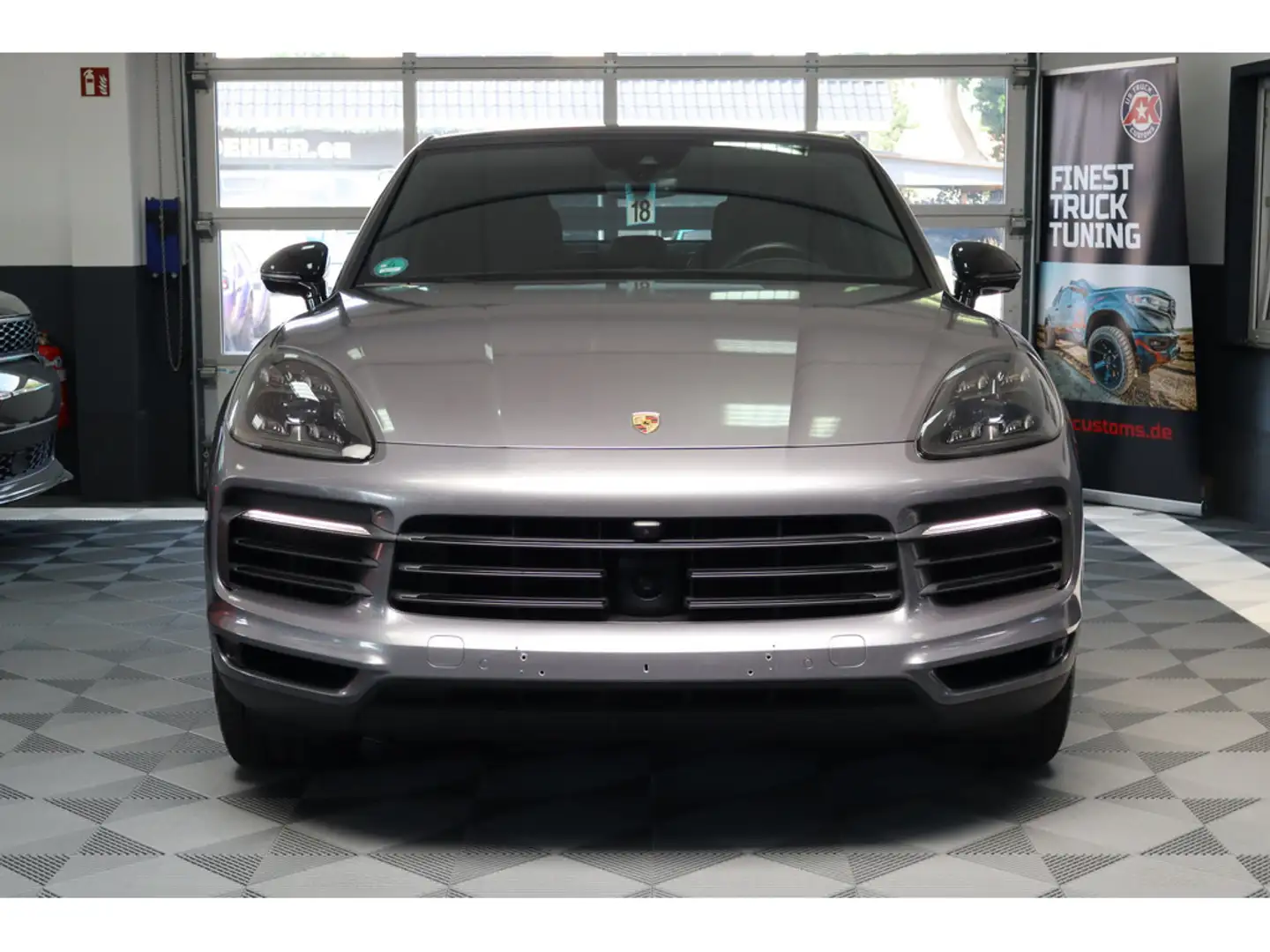 Porsche Cayenne Coupe 3.0 E-Hybrid Matrix LED 22" Soft-Cl. AHK Grey - 2