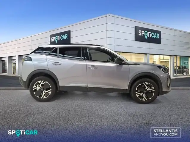 Peugeot 2008 view 4