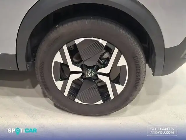 Peugeot 2008 view 11