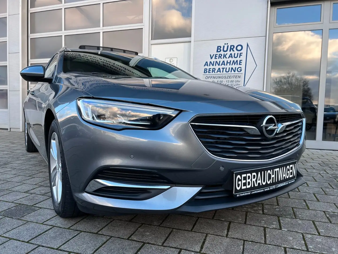 Opel Insignia ST 2.0 Turbo D Aut. NAV PANO AHK KAM Grau - 1