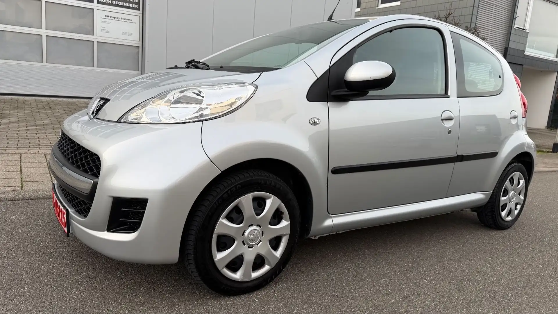 Peugeot 107 1.0 BENZINER TÜV NEU,KLIMA,80.000KM,5-TÜRIG Grau - 1