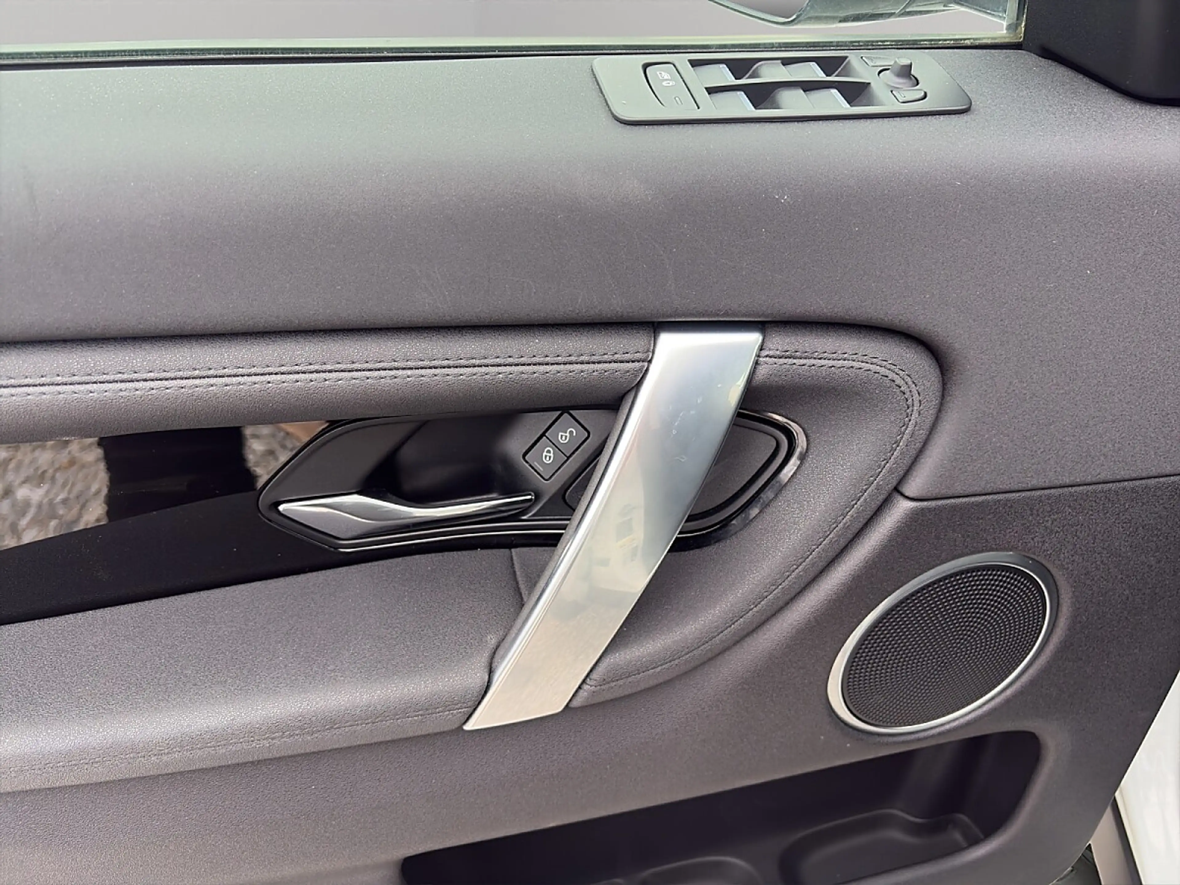 Land Rover Discovery Sport D150 4WD Aut. LED CAM NAVI PDC 360GRAD KEYLESS ... — photo 8